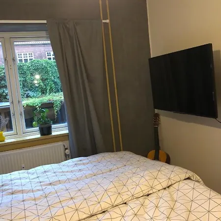 Privat bolig Central, Spacious, Light And Moderne Room, In *